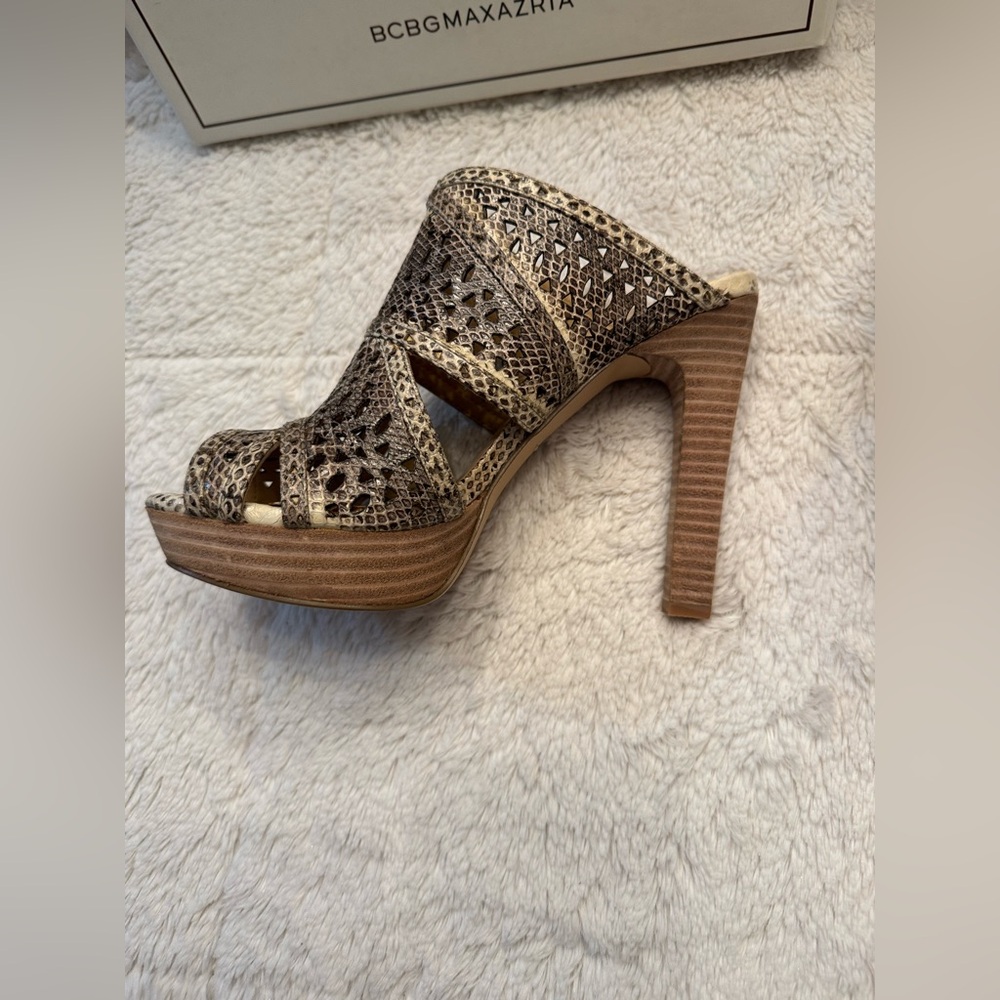 BCBGMaxAzria Python Cut Out Peep Toe Mule Heels 8.5 - NIB $375 Retail - Picture 2 of 16